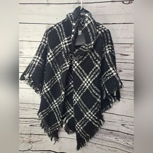 Mark New York Black & White Cape with Buckle-One Size